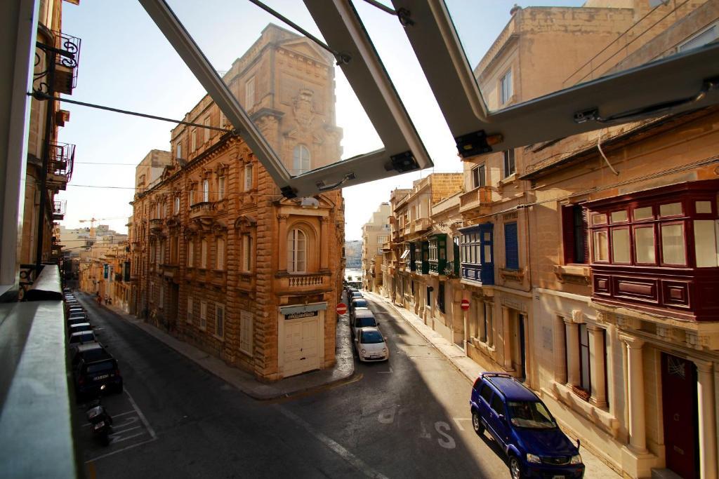 Corner Hostel *